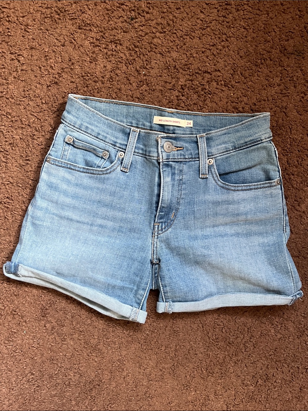 Light Wash Denim Mid-Rise Women's Shorts